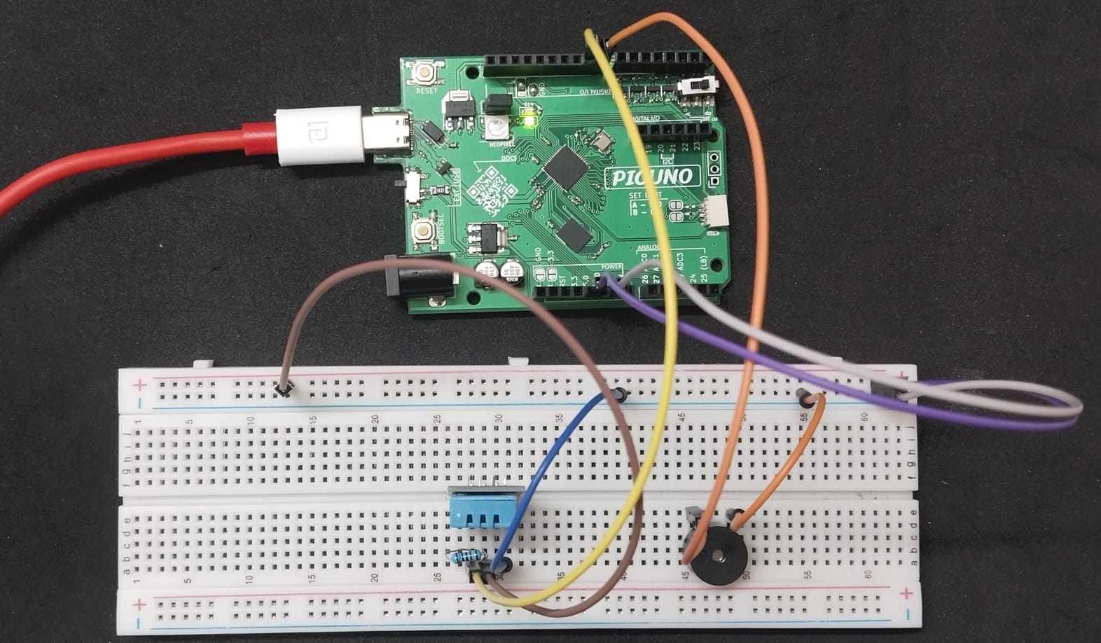 Dual-Mode Temperature And Humidity Alarm Using DHT11 Sensor
